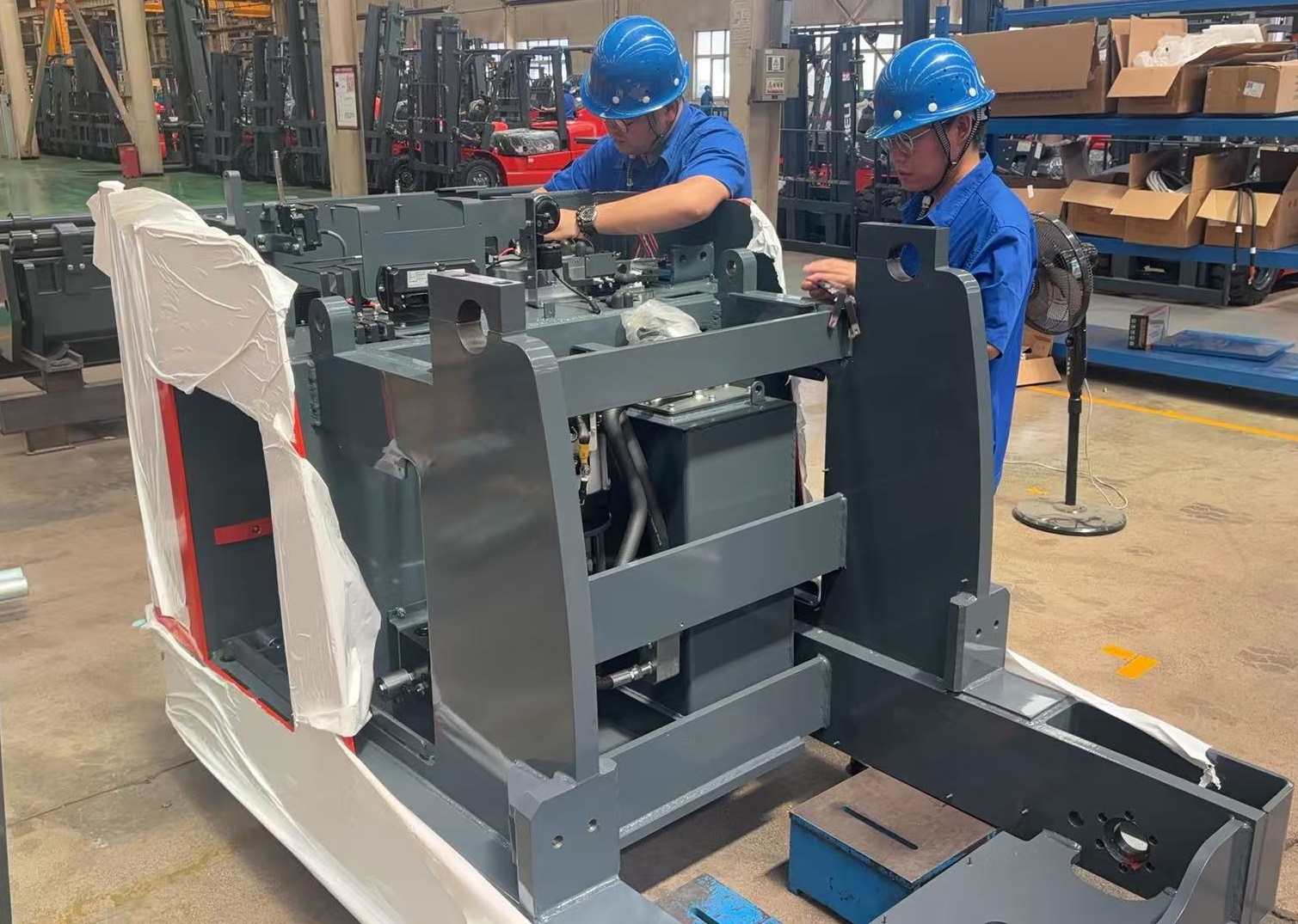 圖2 站架式人下行三向車(chē)車(chē)架焊接、裝配指導(dǎo) 左2圖.jpg