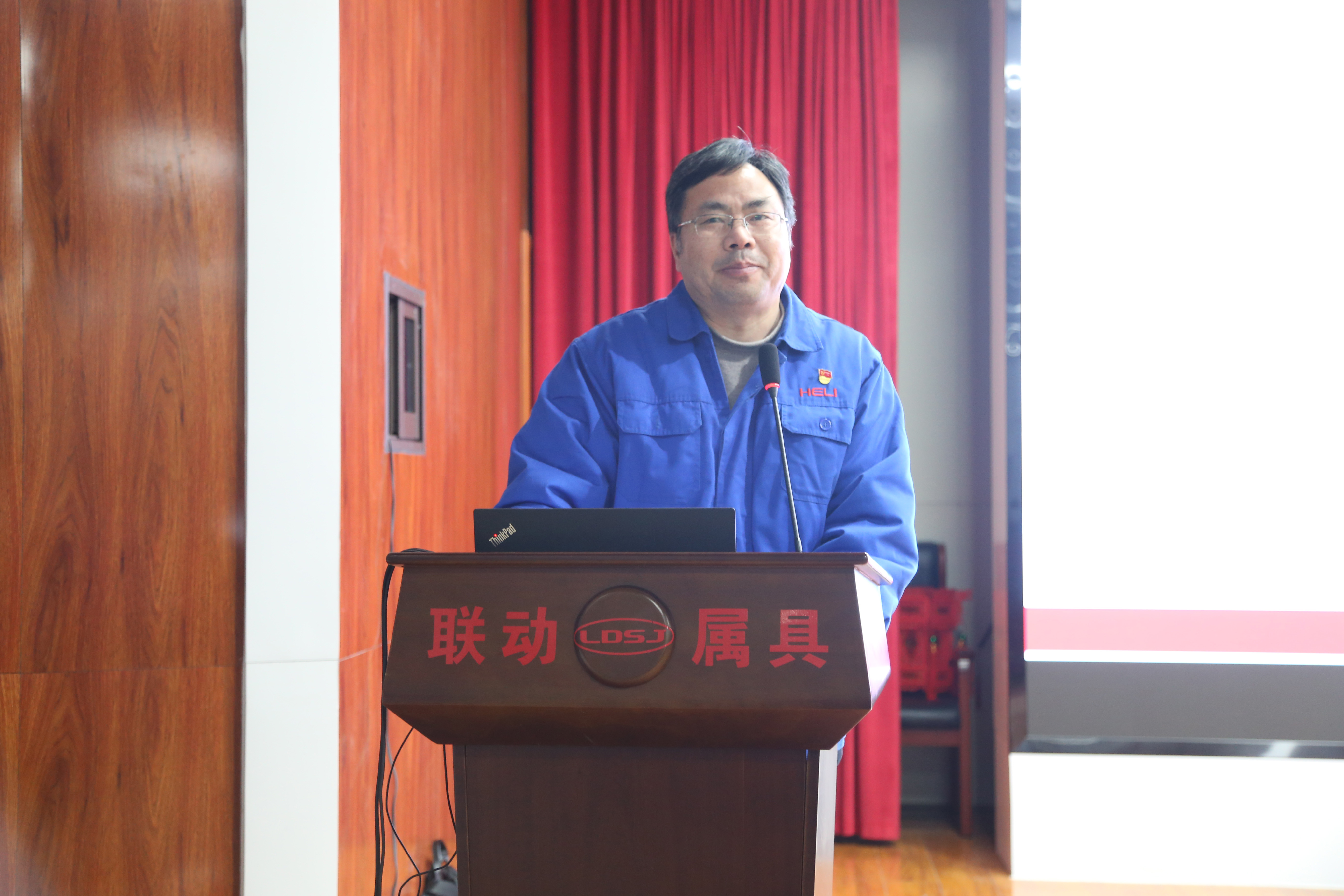 公司黨委委員、副總經(jīng)理夏萬軍作總結講話.jpg